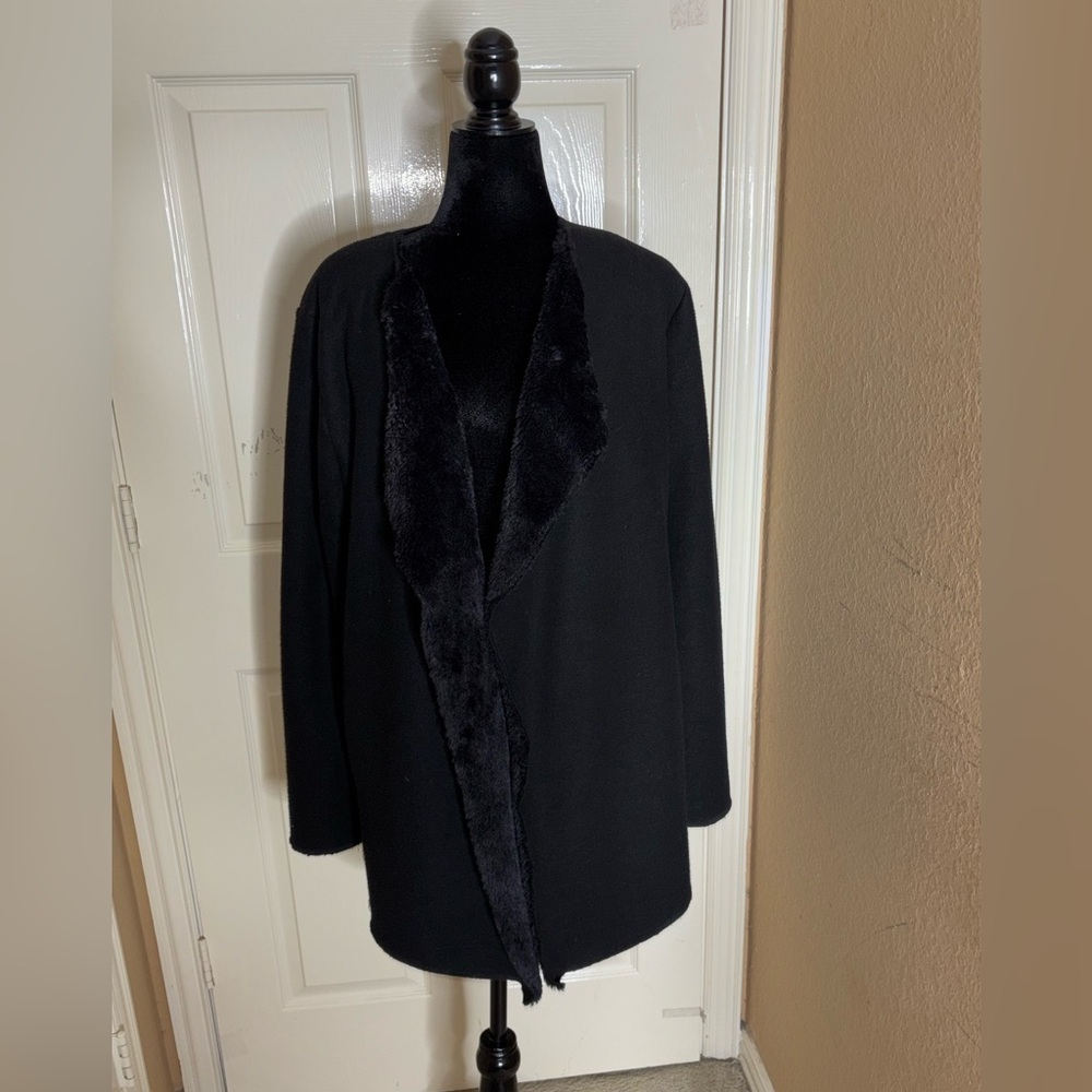 UGG Abriana Black Fleece Faux Fur Lined Shawl Cardigan Size Medium Women​​ - Picture 2 of 11